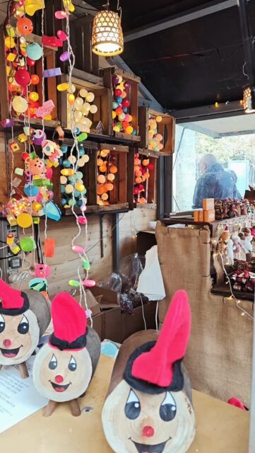 Pots comprar a Kreart.cat
Productes de Nadal, Ceràmica, Ornaments, Decoració i llums LED. 

#kreart #ornaments #llums #led #penjolls #fet #ma #ceramica #metall #fusta #vidre #mercats #parada #nadal #decoracio #etsy #interior #calid #avets #mercat #fetama #parenoel #mataro #catalunya #handmade #parada #paradeta #santa #penjoll #metall #figura #nadal #2025
